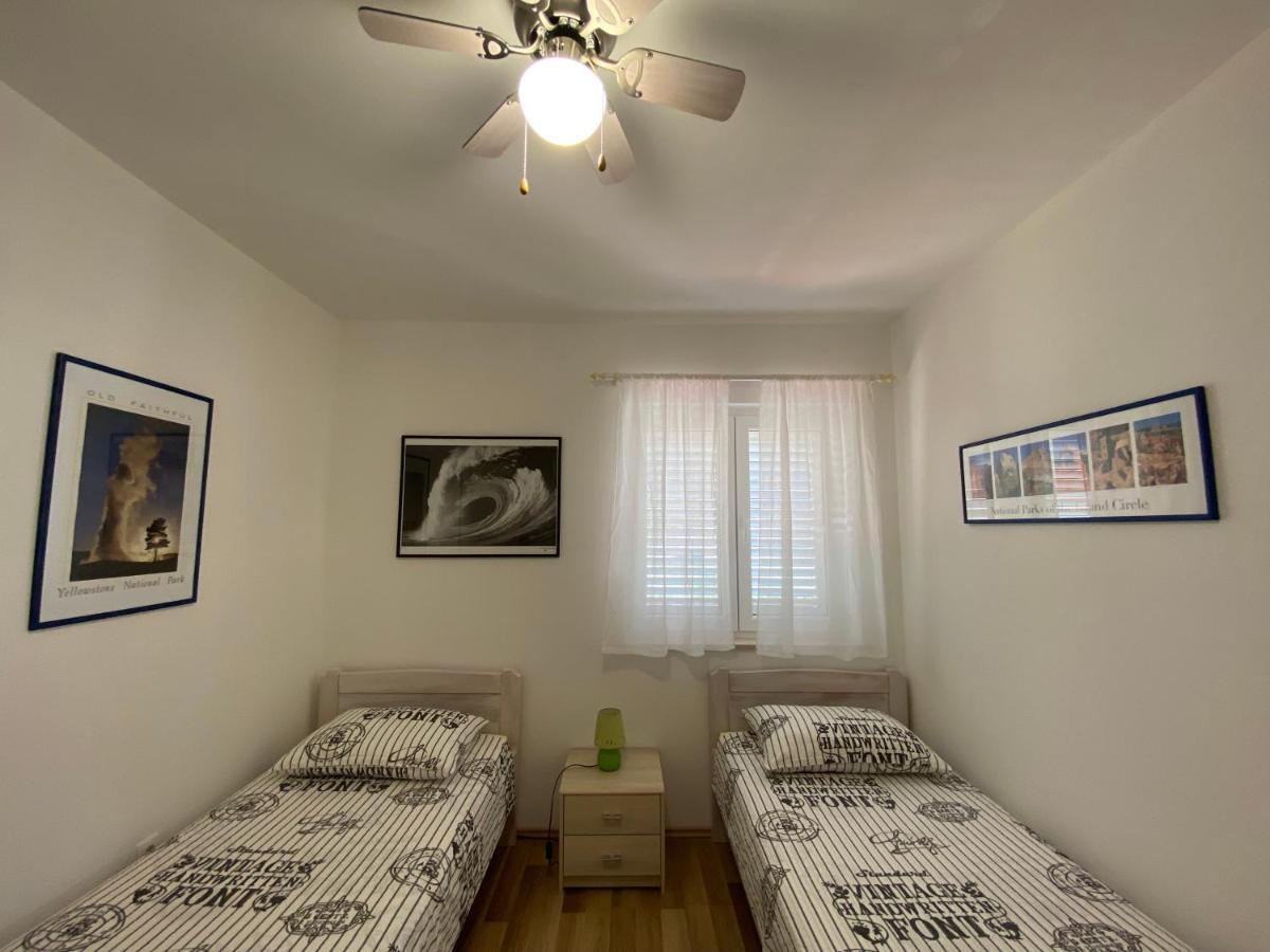 Apartments Lumbarda Beach Exterior photo